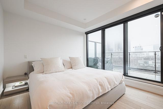 1105 - 505 Richmond St W, Condo with 2 bedrooms, 2 bathrooms and 1 parking in Toronto ON | Image 2