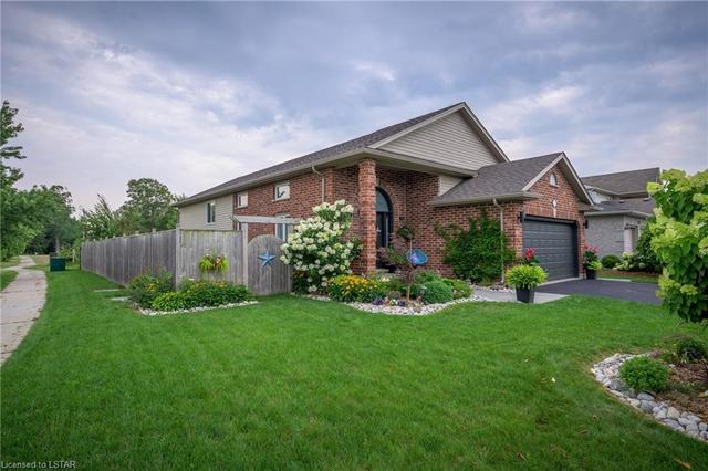 1004 Hanson Cres, House detached with 4 bedrooms, 2 bathrooms and 6 parking in London ON | Image 4