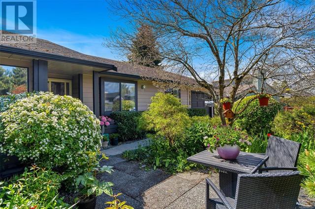 7826 Fairmeadow Pl, House detached with 2 bedrooms, 2 bathrooms and 4 parking in Central Saanich BC | Image 35