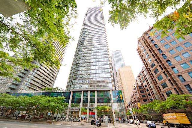 1707 - 38 Grenville St, Condo with 2 bedrooms, 2 bathrooms and 1 parking in Toronto ON | Image 1