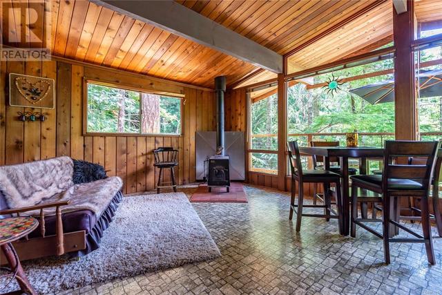 42 Baikie Dr, House detached with 2 bedrooms, 1 bathrooms and 2 parking in Strathcona D (Oyster Bay   Buttle Lake) BC | Image 19