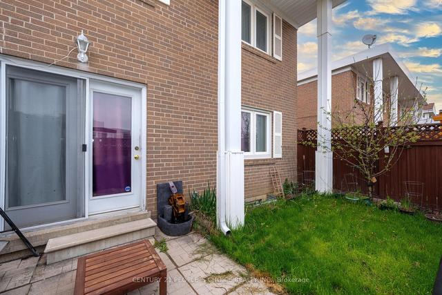 260 Town House Cres, Townhouse with 3 bedrooms, 1 bathrooms and 1 parking in Brampton ON | Image 30