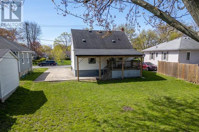 782 Wellington St, House detached with 3 bedrooms, 1 bathrooms and null parking in Sarnia ON | Image 4