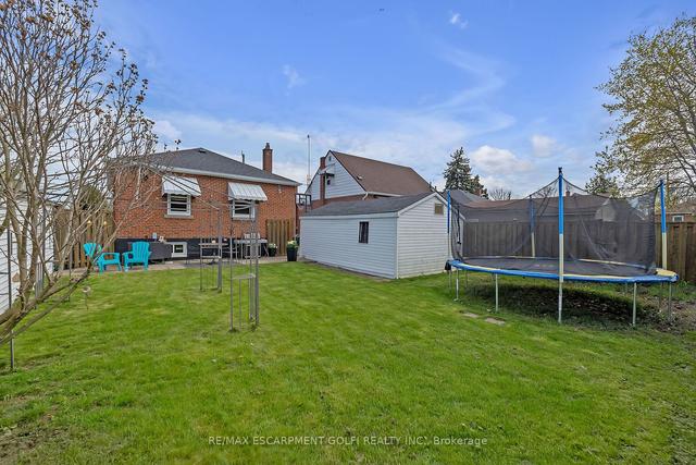 196 Erin Ave, House detached with 3 bedrooms, 2 bathrooms and 3 parking in Hamilton ON | Image 29