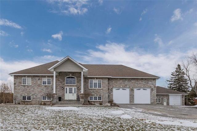 484 Centreline Road Rd, House detached with 4 bedrooms, 2 bathrooms and 20 parking in Kawartha Lakes ON | Image 1