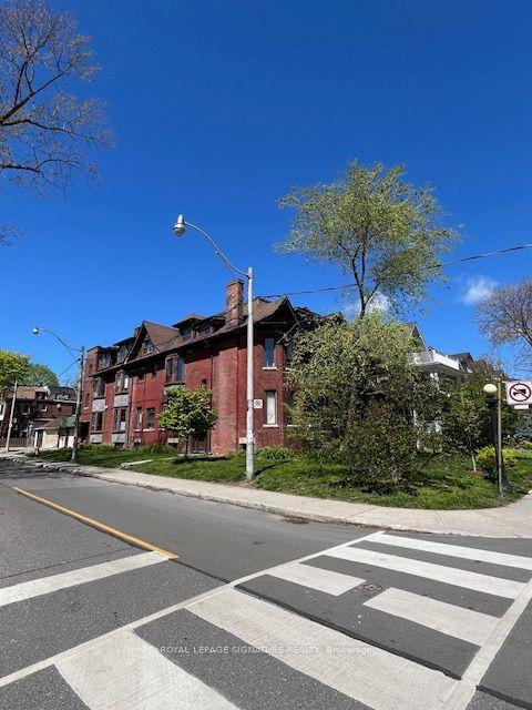 524 & 5 Palmerston Blvd, House detached with 9 bedrooms, 10 bathrooms and 6 parking in Toronto ON | Image 2