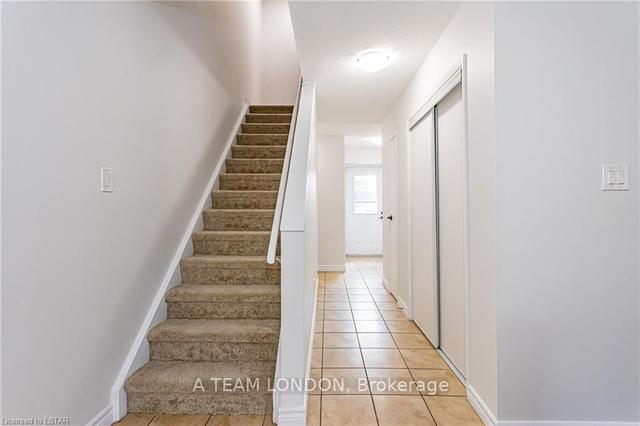 54 - 35 Waterman Ave, Townhouse with 3 bedrooms, 2 bathrooms and 1 parking in London ON | Image 7