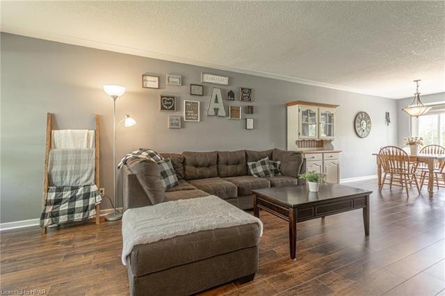 18 - 241 Dufferin St, House attached with 3 bedrooms, 1 bathrooms and 2 parking in Stratford ON | Image 37