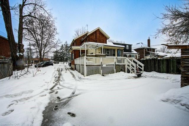 519 Woolwich St, House detached with 5 bedrooms, 2 bathrooms and 4 parking in Guelph ON | Image 7
