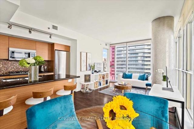 1107 - 375 King St W, Condo with 2 bedrooms, 2 bathrooms and 1 parking in Toronto ON | Image 3