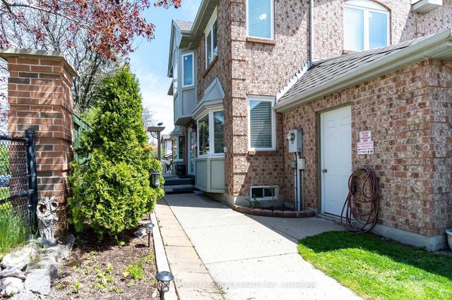 74 Townley Cres, House semidetached with 3 bedrooms, 4 bathrooms and 3 parking in Brampton ON | Image 12