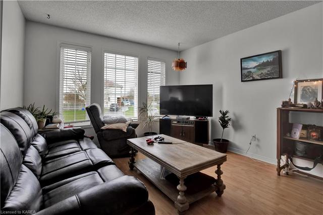 1381 Brackenwood Crescent, House semidetached with 3 bedrooms, 2 bathrooms and 2 parking in Kingston ON | Image 4