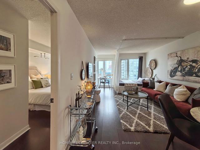 3005 - 210 Victoria St, Condo with 1 bedrooms, 1 bathrooms and 0 parking in Toronto ON | Image 4