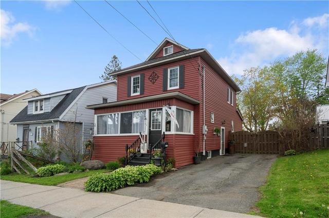 418 Adolphus St, House detached with 3 bedrooms, 2 bathrooms and 2 parking in Cornwall ON | Image 1