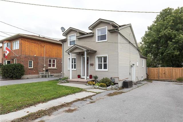 911 Division St, House detached with 3 bedrooms, 2 bathrooms and 3 parking in Kingston ON | Image 3