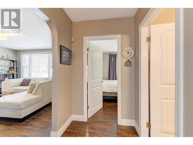 559 Cambridge Ave, House detached with 2 bedrooms, 1 bathrooms and 4 parking in Kelowna BC | Image 18