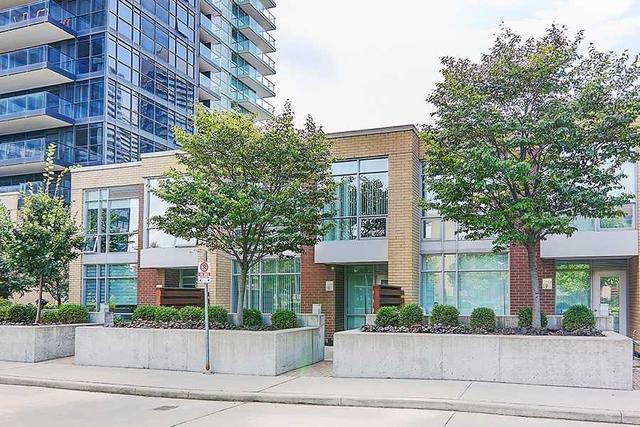 TH09 - 19 Singer Ct, Townhouse with 3 bedrooms, 3 bathrooms and 1 parking in Toronto ON | Image 1