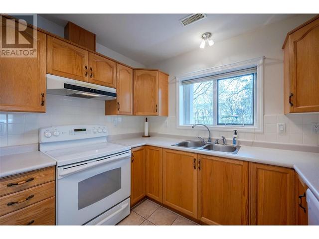 106 - 2245 Atkinson St, Condo with 2 bedrooms, 2 bathrooms and 1 parking in Penticton BC | Image 17