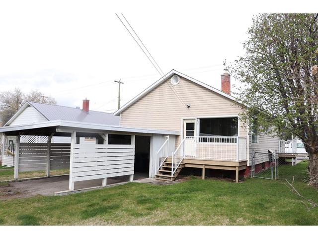 39 14th Ave S, House detached with 2 bedrooms, 1 bathrooms and null parking in Cranbrook BC | Image 5