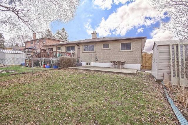 8 Jones Crt, House semidetached with 3 bedrooms, 2 bathrooms and 3 parking in Aurora ON | Image 32