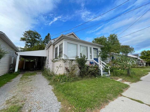 232 University Ave, House detached with 2 bedrooms, 1 bathrooms and 2 parking in Cobourg ON | Image 2