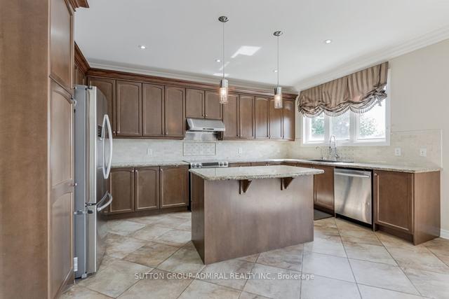 136 Santa Amato Cres, House detached with 4 bedrooms, 4 bathrooms and 6 parking in Vaughan ON | Image 2