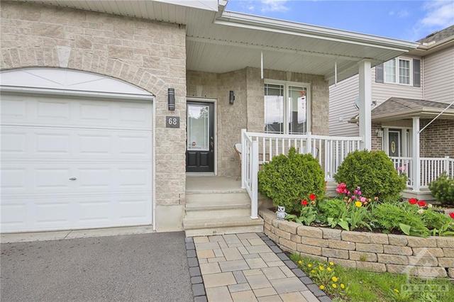 68 Frieday St, Townhouse with 3 bedrooms, 2 bathrooms and 3 parking in Arnprior ON | Image 2