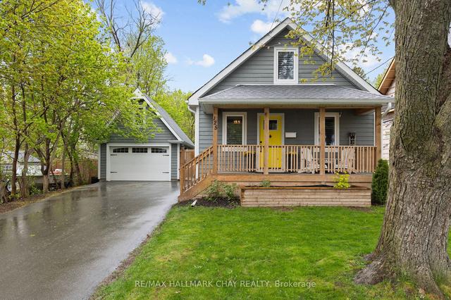 125 Dundonald St, House detached with 2 bedrooms, 2 bathrooms and 4 parking in Barrie ON | Image 1