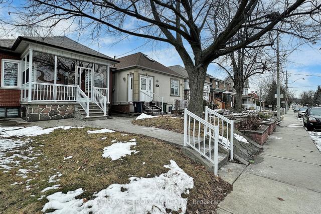 166 Harvie Ave, House detached with 2 bedrooms, 2 bathrooms and 2 parking in Toronto ON | Image 12