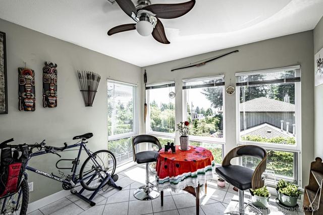 1071 Stevens St, House detached with 3 bedrooms, 3 bathrooms and 5 parking in White Rock BC | Image 10