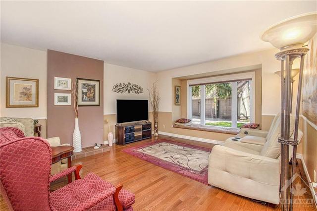 21 Torrey Pines Crt, Townhouse with 2 bedrooms, 2 bathrooms and 1 parking in Ottawa ON | Image 5