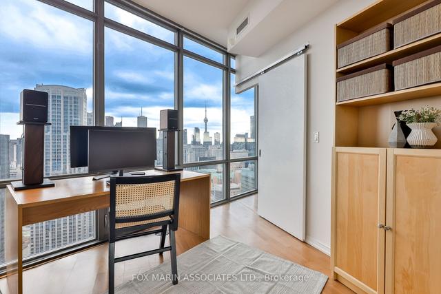 3410 - 832 Bay St, Condo with 3 bedrooms, 2 bathrooms and 1 parking in Toronto ON | Image 5