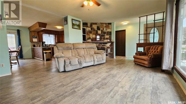 343 7th Ave Se, House detached with 5 bedrooms, 3 bathrooms and null parking in Swift Current SK | Image 2
