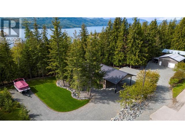 7430 Stampede Trail, House detached with 3 bedrooms, 2 bathrooms and 4 parking in Columbia Shuswap F BC | Image 1