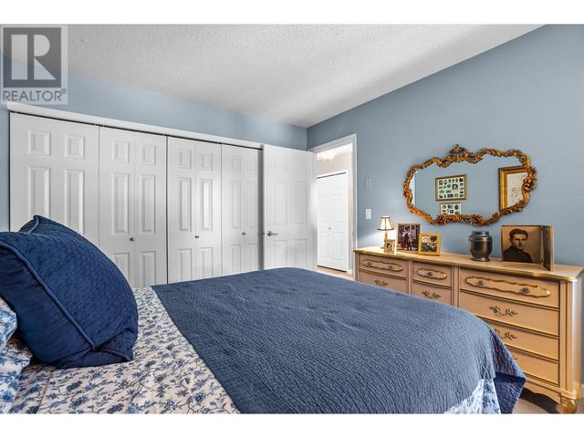 2 - 1530 Kelglen Cres, House attached with 3 bedrooms, 2 bathrooms and null parking in Kelowna BC | Image 26