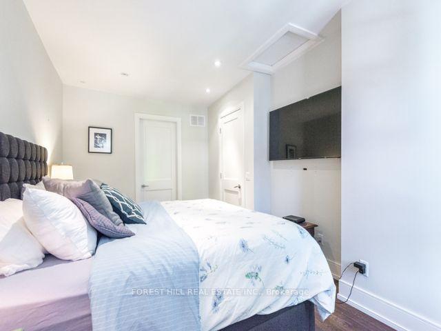 39 Bishop St, House attached with 2 bedrooms, 3 bathrooms and 0 parking in Toronto ON | Image 10