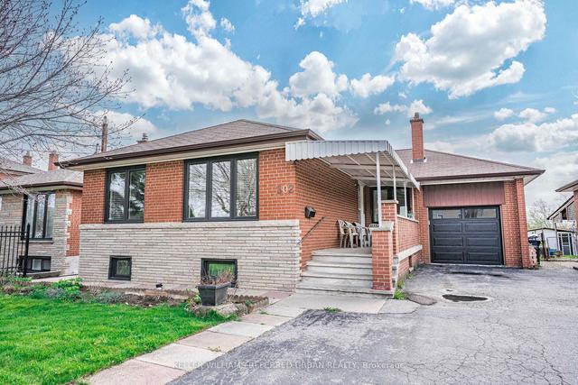 302 Culford Rd, House detached with 3 bedrooms, 2 bathrooms and 5 parking in Toronto ON | Image 1