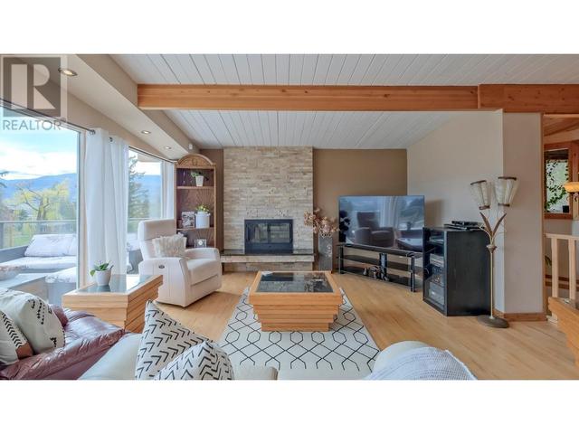 404 West Bench Dr, House detached with 4 bedrooms, 3 bathrooms and 7 parking in Okanagan Similkameen F BC | Image 21