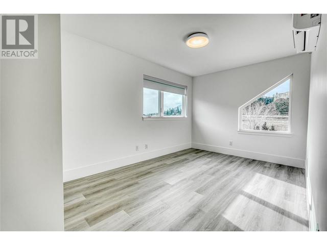 3160 Landry Cres, House attached with 4 bedrooms, 3 bathrooms and 1 parking in Summerland BC | Image 10