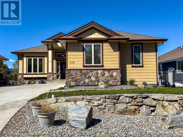 570 Gowen Pl, House detached with 4 bedrooms, 2 bathrooms and 2 parking in Kelowna BC | Image 2