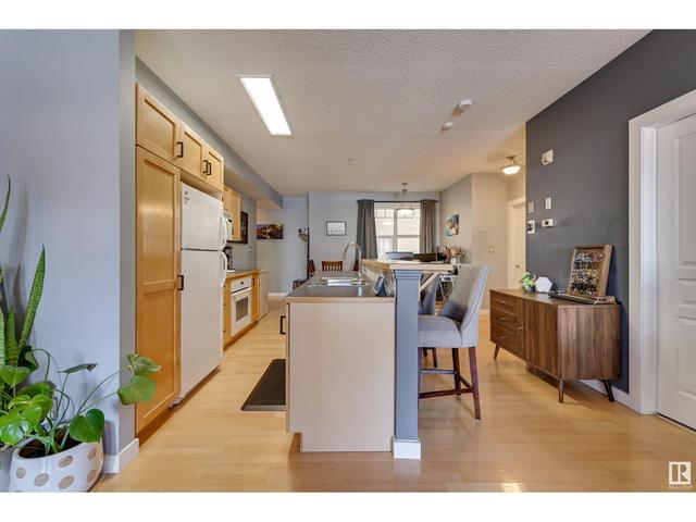 210 - 9828 112 St Nw, Condo with 2 bedrooms, 1 bathrooms and 2 parking in Edmonton AB | Image 11