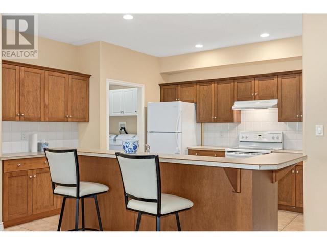 106 - 1961 Durnin Rd, Condo with 2 bedrooms, 2 bathrooms and 1 parking in Kelowna BC | Image 5