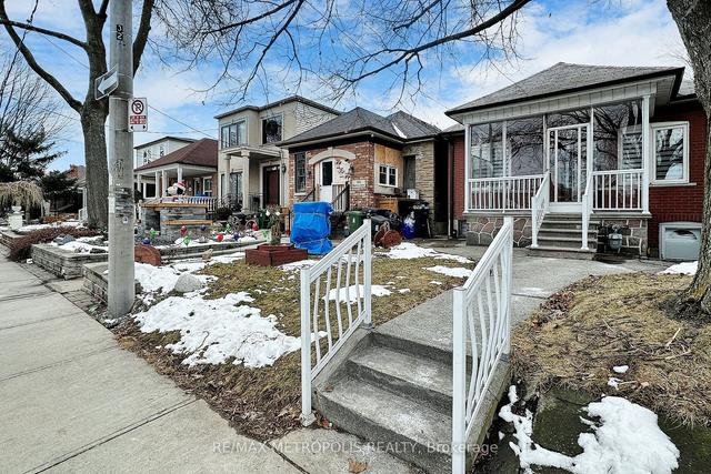 166 Harvie Ave, House detached with 2 bedrooms, 2 bathrooms and 2 parking in Toronto ON | Image 23