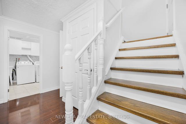 17 Vanwart Dr, House detached with 3 bedrooms, 2 bathrooms and 5 parking in Toronto ON | Image 17