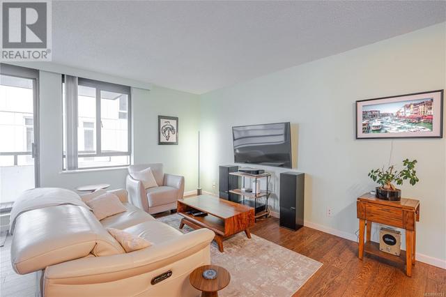 604 - 1034 Johnson St, Condo with 2 bedrooms, 2 bathrooms and 1 parking in Victoria BC | Image 3