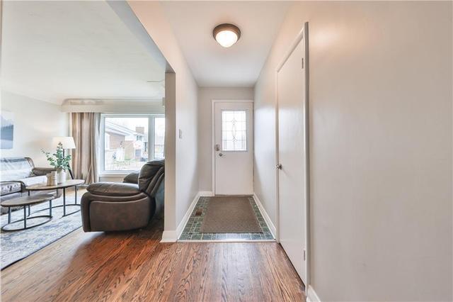 313 East Side Cres, House detached with 4 bedrooms, 2 bathrooms and 4 parking in Burlington ON | Image 5