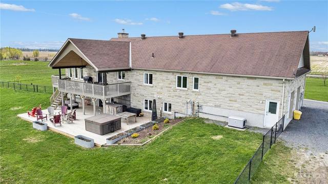 3139 Birchgrove Rd, Home with 4 bedrooms, 3 bathrooms and 10 parking in Ottawa ON | Image 3