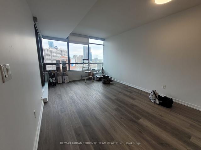 1703 - 285 Mutual St, Condo with 1 bedrooms, 1 bathrooms and 1 parking in Toronto ON | Image 5