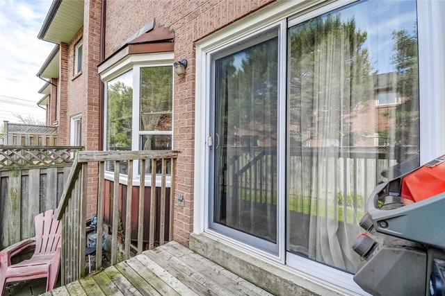 16 - 2004 Glenada Cres, Townhouse with 2 bedrooms, 3 bathrooms and 2 parking in Oakville ON | Image 13
