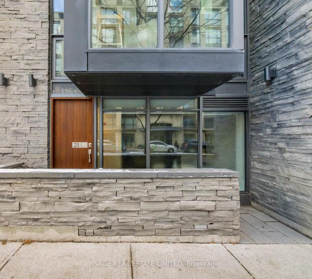 21 Beverley St, Townhouse with 3 bedrooms, 3 bathrooms and 0 parking in Toronto ON | Image 1